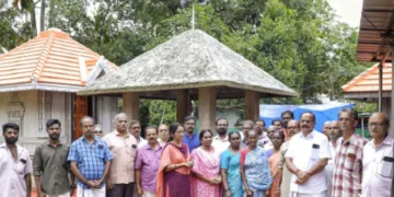 എസ്ഡിപിഐ ഭീഷണിയെ തുടര്‍ന്ന് നഗരസഭ ഗേറ്റിട്ട് വഴിയടച്ച ശിവപുരം ക്ഷേത്രത്തില്‍ ഹിന്ദു ഐക്യവേദി, ക്ഷേത്ര സംരക്ഷണ സമിതി നേതാക്കള്‍ സന്ദര്‍ശനം നടത്തിയപ്പോള്‍