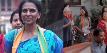 കോര്‍പറേഷന്‍ വാര്‍ഡില്‍ മത്സരിക്കുന്ന ശ്രീലേഖ തെരഞ്ഞെടുപ്പ് പ്രചാരണത്തിനിടയില്‍ (വലത്ത്)