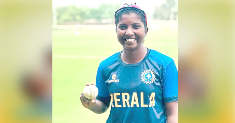 അണ്ടര്‍ 23 വനിതാ ട്വന്റി 20 ചാമ്പ്യന്‍ഷിപ്പില്‍ ഝാര്‍ഖണ്ഡിനെതിരെ 3 വിക്കറ്റ് നേടിയ കേരളത്തിന്റെ സൂര്യ സുകുമാര്‍