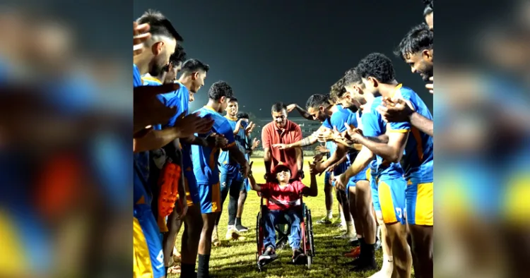 സൈന് കണ്ണൂര്‍ വാരിയേഴ്സ് താരങ്ങള്‍ ഗാര്‍ഡ് ഓഫ്
ഓണര്‍ നല്‍കുന്നു.