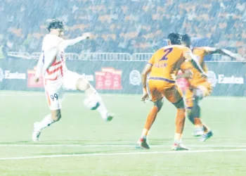 തൃശൂര്‍ കോര്‍പ്പറേഷന്‍ സ്റ്റേഡിയത്തില്‍ നടന്ന സൂപ്പര്‍ ലീഗ് കേരളയില്‍ തൃശൂര്‍ മാജിക്ക് എഫ്.സി ക്കെതിരെ ഗോള്‍ നേടുന്ന മലപ്പുറം എഫ്.സി യുടെ ജോണ്‍ കേനഡി സേവിയര്‍