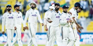 ദക്ഷിണാഫ്രിക്കയ്‌ക്കെതിരായ രണ്ടാം ടെസ്റ്റ് പരാജയ ശേഷം മൈതാനം വിടുന്ന ഭാരത ടീം