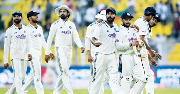 ദക്ഷിണാഫ്രിക്കയ്‌ക്കെതിരായ രണ്ടാം ടെസ്റ്റ് പരാജയ ശേഷം മൈതാനം വിടുന്ന ഭാരത ടീം