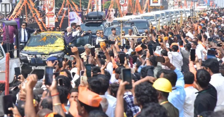 പ്രധാനമന്ത്രിയുടെ റോഡ് ഷോയില്‍ നിന്നും