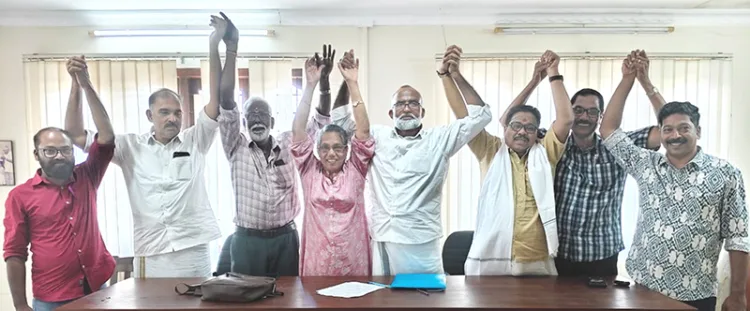 സംസ്ഥാനത്തെ വീരശൈവ ലിംഗായത്ത് വിഭാഗത്തിലെ വിവിധ സംഘടനാ നേതാക്കള്‍ കൊച്ചിയില്‍ യോഗം ചേര്‍ന്നപ്പോള്‍