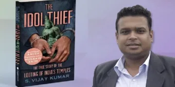 വലിയൊരു അന്താരാഷ്ട്ര വിഗ്രഹമോഷ്ടാവിനെ അകത്താക്കാന്‍ അമേരിക്കന്‍ രഹസ്വാന്വേഷണ ഏജന്‍സിയെ സഹായിച്ച ദൈവഭക്തനായ വിജയകുമാര്‍ (വലത്ത്) വിഗ്രഹമോഷണങ്ങളുടെ ചുരുളഴിക്കുന്ന വിജയകുമാര്‍ എഴുതിയ പുസ്തകത്തിന്‍റെ പുറംചട്ട (ഇടത്ത്)