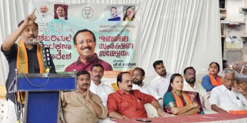 ബിജെപി ജില്ലാ കമ്മറ്റി സംഘടിപ്പിച്ച ശബരിമല സംരക്ഷണ സമ്മേളനം മുന്‍ സംസ്ഥാന പ്രസിഡന്റ് വി.മുരളീധരന്‍ ഉദ്ഘാടനം ചെയ്യുന്നു