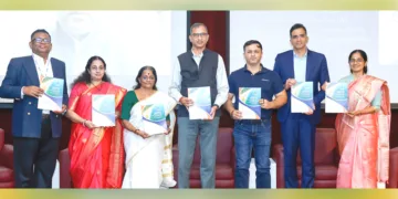 അമൃതയില്‍ നടന്ന എഐ സേഫ്റ്റി കോണ്‍ക്ലേവിന്റെ വേദിയില്‍ ധവളപത്രം പുറത്തിറക്കുന്നു