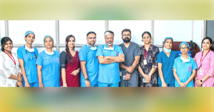 കൊച്ചി അമൃത ആശുപത്രിയില് അപൂര്വമായ 'ഫീറ്റസ് ഇന് ഫീറ്റു' ശസ്ത്രക്രിയ വിജയകരമായി നടത്തിയ ഡോ. മോഹന് എബ്രഹാമും മെഡിക്കല് സംഘവും