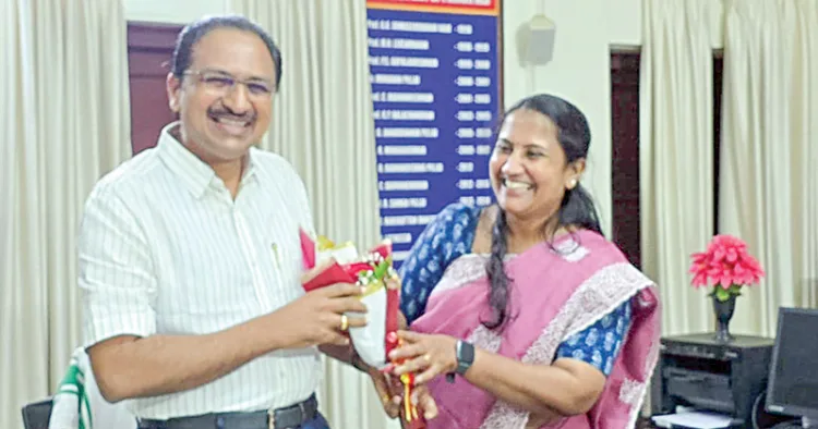 ഡോ. അനില്‍ കുമാര്‍ ശാസ്താംകോട്ട ഡിബി കോളജ്
പ്രിന്‍സിപ്പലായി ചുമതലയേറ്റെടുത്തപ്പോള്‍