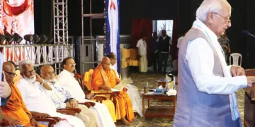 93-ാമത് ശിവഗിരി തീര്‍ഥാടനത്തിലെ ഉദ്ഘാടന സമ്മേളനത്തില്‍ മുഖ്യാതിഥിയായി ബീഹാര്‍ ഗവര്‍ണര്‍ ആരിഫ് മുഹമ്മദ്ഖാന്‍ സംസാരിക്കുന്നു