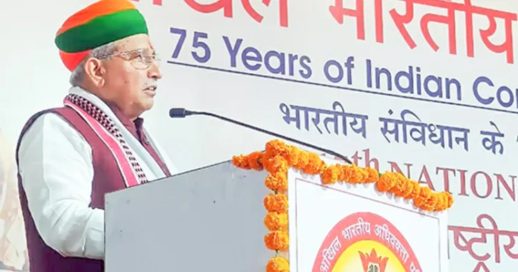 അധിവക്ത പരിഷത്ത് ദേശീയ സമ്മേളനത്തില്‍ കേന്ദ്ര നിയമമന്ത്രി അര്‍ജുന്‍ റാം മേഘ്‌വാള്‍ സംസാരിക്കുന്നു