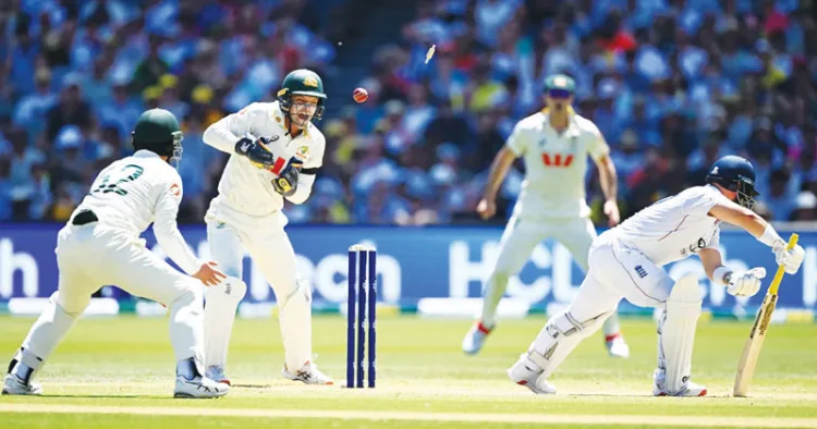 ആഷസ് മൂന്നാം ടെസ്റ്റില്‍ ഇംഗ്ലണ്ട് ഓപ്പണര്‍ ബെന്‍ ഡക്കറ്റ് ബൗള്‍ഡാകുന്നു