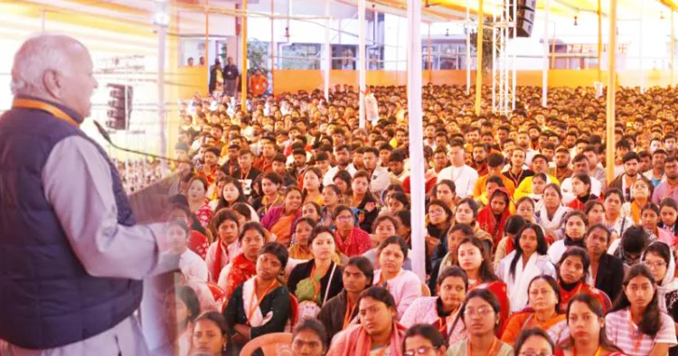 ആര്‍എസ്എസ് ശതാബ്ദിയുടെ ഭാഗമായി സിലിഗുരിയില്‍ സംഘടിപ്പിച്ച യുവസമ്മേളനത്തെ സര്‍സംഘചാലക് ഡോ. മോഹന്‍ ഭാഗവത് അഭിസംബോധന ചെയ്യുന്നു