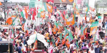 തദ്ദേശതെരഞ്ഞെടുപ്പിന്റെ ആദ്യഘട്ട പ്രചാരണത്തിന് സമാപനംകുറിച്ച് തിരുവനന്തപുരം പേരൂര്‍ക്കടയില്‍ നടന്ന കൊട്ടിക്കലാശത്തില്‍ അണിനിരന്ന എന്‍ഡിഎ പ്രവര്‍ത്തകര്‍