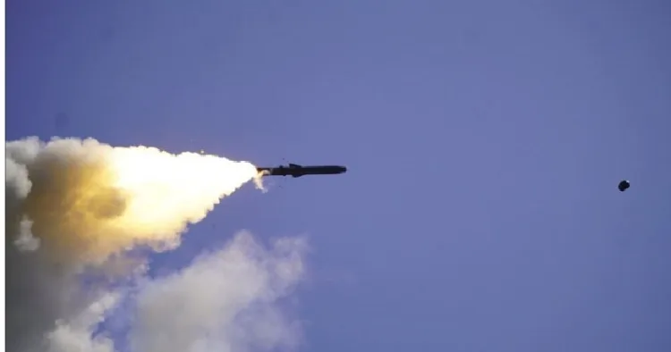 ഡിസംബര് ഒന്ന് തിങ്കളാഴ്ച ഇന്ത്യന് സേനയുടെ സതേണ് കമാന്റും ആന്ഡമാന് ആന്റ് നിക്കോബാര് കമാന്റും നടത്തിയ ബ്രഹ്മോസ് ദീര്ഘദൂര സൂപ്പര് സോണിക് മിസൈല് പരീക്ഷണം