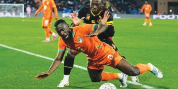 ആഫ്രിക്കന്‍ കപ്പ് ഓഫ് നേഷന്‍സ് ഫുട്‌ബോളില്‍ ഐവറി കോസ്റ്റ്-കാമറൂണ്‍ പോരാട്ടത്തില്‍ നിന്ന്‌