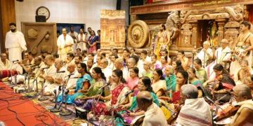 ഏകാദശിയോടനുബന്ധിച്ച് ഗുരുവായൂര്‍ മേല്‍പ്പത്തൂര്‍ ഓഡിറ്റോറിയത്തില്‍ നടന്ന പഞ്ചരത്‌ന കീര്‍ത്തനാലാപനം