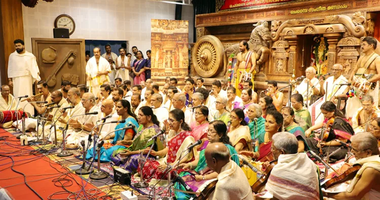 ഏകാദശിയോടനുബന്ധിച്ച് ഗുരുവായൂര്‍ മേല്‍പ്പത്തൂര്‍ ഓഡിറ്റോറിയത്തില്‍ നടന്ന പഞ്ചരത്‌ന കീര്‍ത്തനാലാപനം