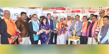 കേരള ജെം ആന്റ് ജ്വല്ലറി ഷോയുടെ ഉദ്ഘാടനം കല്യാണ്‍ ജ്വല്ലേഴ്സ് എംഡി ടി.എസ്. കല്യാണരാമന്‍ നിര്‍വഹിക്കുന്നു. മില്‍ട്ടന്‍ ജോസ്, ശ്രീകാന്ത് കാരി, സുമേഷ് വധേര, പി.വി. ജോസ്, രാജേഷ് കല്യാണരാമന്‍, ജോണ്‍ ആലുക്ക, കൗശലേന്ദ്ര സിന്‍ഹ എന്നിവര്‍ സമീപം