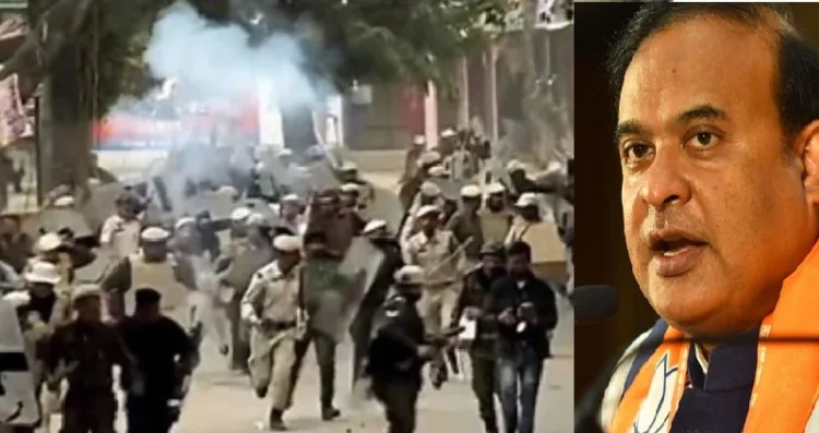 അസമിലെ ഖെറോണി പ്രദേശത്ത് ഗോത്രവര്‍ഗ്ഗക്കാര്‍ പൊലീസിന് നേരെ നടത്തുന്ന ആക്രമണം (ഇടത്ത്)