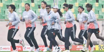 കാര്യവട്ടത്ത് പരിശീലനത്തിനിറങ്ങിയ ഭാരത വനിതാ ക്രിക്കറ്റ് ടീം