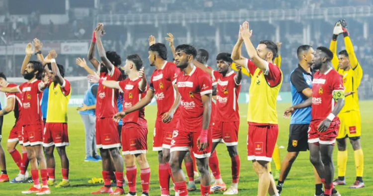 ഫൈനലിലേക്ക് യോഗ്യത നേടിയ കണ്ണൂര്‍ വാരിയേഴ്സിന്റെ ആഹ്ലാദം