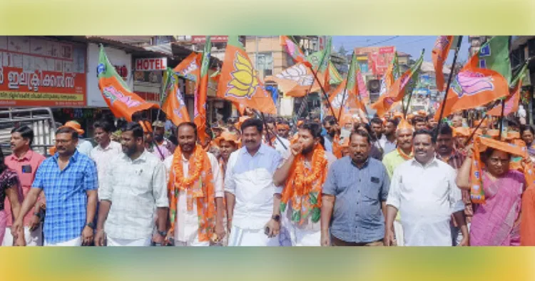 കല്‍പ്പറ്റ നഗരത്തില്‍ നടന്ന ആഹ്ലാദപ്രകടനം