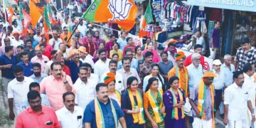 കൊല്ലം കോര്‍പ്പറേഷനിലെ ബിജെപി നിയുക്തകൗണ്‍സിലര്‍മാരുമായി പ്രവര്‍ത്തകര്‍ ചിന്നക്കടയില്‍ നടത്തിയ പ്രകടനം