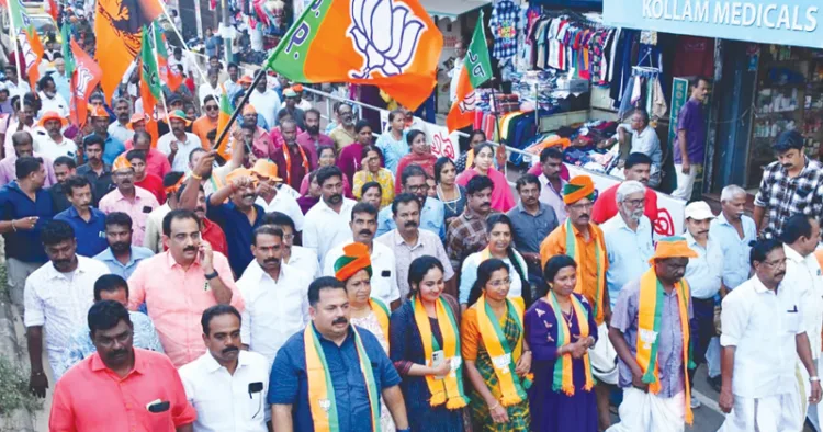 കൊല്ലം കോര്‍പ്പറേഷനിലെ ബിജെപി നിയുക്തകൗണ്‍സിലര്‍മാരുമായി പ്രവര്‍ത്തകര്‍ ചിന്നക്കടയില്‍ നടത്തിയ പ്രകടനം