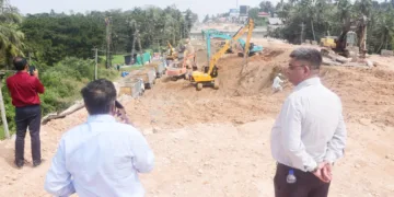 കൊല്ലം കൊട്ടിയത്ത് ദേശീയപാതയുടെ പാര്‍ശ്വഭിത്തി ഇടിഞ്ഞ സ്ഥലത്ത് ദേശീയ പാത അതോറിറ്റിയുടെ വിദഗ്ധ സംഘം പരിശോധനക്കെത്തിയപ്പോള്‍