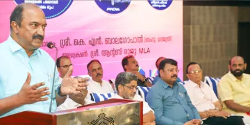 കെഎസ്എഫ്ഇ ഗാലക്‌സി ചിട്ടി പദ്ധതി സംസ്ഥാനതല മെഗാനറുക്കെടുപ്പ് വിജയികളെ ധനമന്ത്രി കെ.എന്‍ ബാലഗോപാല്‍ പ്രഖ്യാപിക്കുന്നു