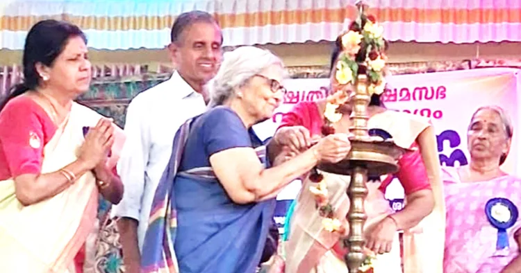 ക്ഷത്രിയ ക്ഷേമ സഭ വനിതാ വിഭാഗം സംസ്ഥാന സമ്മേളനം തിരുവല്ലയില്‍ സഭ സംസ്ഥാന പ്രസിഡന്റ് ഡോ. എം. ലളിതാംബിക ഉദ്ഘാടനം ചെയ്യുന്നു