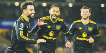 വുള്‍വ്‌സിനെതിരായ പ്രീമിയര്‍ ലീഗ് മത്സരത്തില്‍ ഗോള്‍ നേടിയ ബ്രൂണോ ഫെര്‍ണാണ്ടസ് സഹതാരങ്ങള്‍ക്കൊപ്പം ആഘോഷത്തില്‍