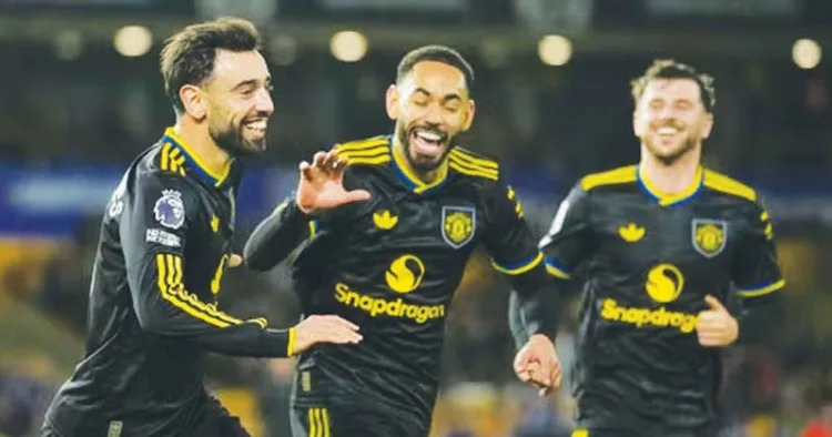 വുള്‍വ്‌സിനെതിരായ പ്രീമിയര്‍ ലീഗ് മത്സരത്തില്‍ ഗോള്‍ നേടിയ ബ്രൂണോ ഫെര്‍ണാണ്ടസ് സഹതാരങ്ങള്‍ക്കൊപ്പം ആഘോഷത്തില്‍