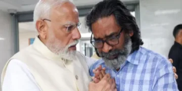 ജാര്‍ഖണ്ഡ് മുഖ്യമന്ത്രി ഹേമന്ത് സോറന്‍റെ പിതാവ് ഷിബുസോറന്‍ അന്തരിച്ചപ്പോള്‍ അവിടെ എത്തിയ മോദിയെക്കണ്ട് വിതുമ്പുന്ന ഹേമന്ത് സോറന്‍