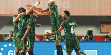ടൂണീഷ്യയ്‌ക്കെതിരായ പോരാട്ടത്തില്‍ ഗോള്‍ നേട്ടം ആഘോഷിക്കുന്ന നൈജീരിയന്‍ താരങ്ങള്‍