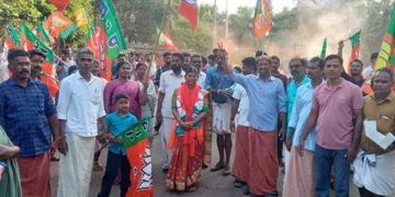 പള്ളിക്കര പഞ്ചായത്ത് പെരുന്തട്ട വാര്‍ഡില്‍ നടന്ന ആഹ്ലാദ പ്രകടനം