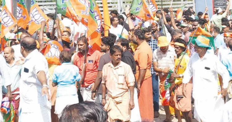 പെരുമ്പാവൂരില്‍ വിജയം ആഘോഷിക്കുന്ന ബിജെപി പ്രവര്‍ത്തകര്‍