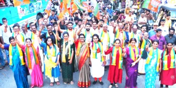 പാലക്കാട് വിജയിച്ച എന്‍ഡിഎ സ്ഥാനാര്‍ത്ഥികള്‍ മുതിര്‍ന്ന നേതാക്കള്‍ക്കും പ്രവര്‍ത്തകര്‍ക്കുമൊപ്പം ആഹ്ലാദ പ്രകടനത്തില്‍