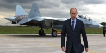 റഷ്യന്‍ പ്രസിഡന്‍റ് വ്ളാഡിമിര്‍ പുടിന്‍ ...പിന്നില്‍ എസ് യു 57 എന്ന റഷ്യയുടെ അഞ്ചാം തലമുറ സ്റ്റെല്‍ത്ത് ജെറ്റ്