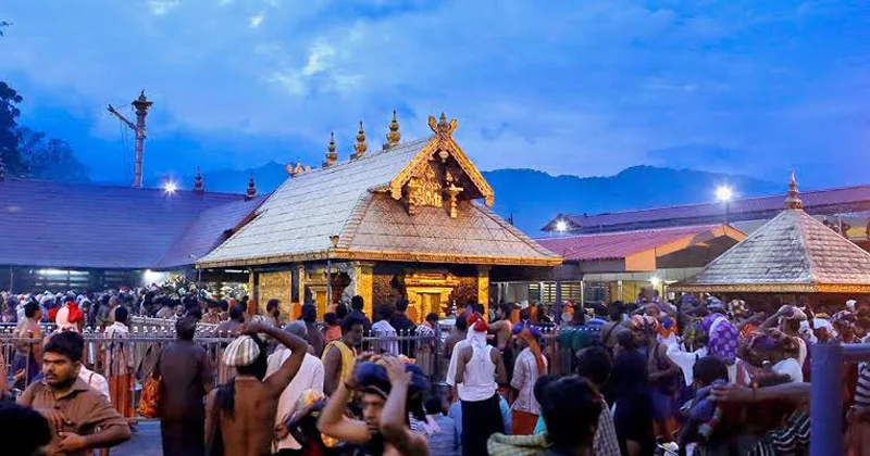 സ്വര്ണം പൊതിഞ്ഞ ശബരിമല ശ്രീകോവിലിന്റെ മുകളില് അസാധാരണമായ നിറവ്യത്യാസം