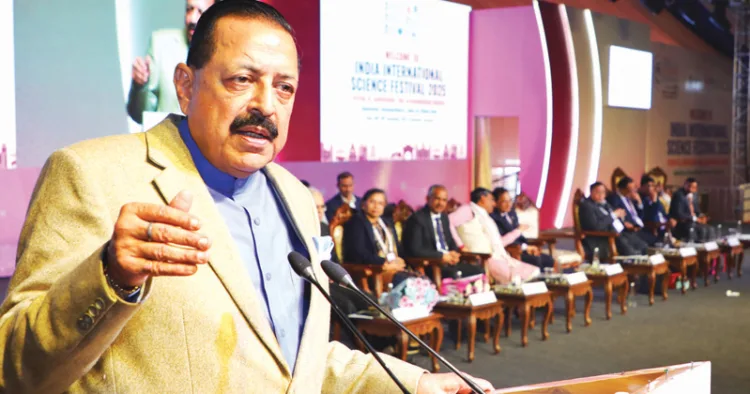 ഇന്ത്യ ഇന്റര്‍നാഷണല്‍ സയന്‍സ് ഫെസ്റ്റിവലിന്റെ 11-ാം പതിപ്പ് ഹരിയാനയിലെ പഞ്ച്കുളയില്‍ കേന്ദ്ര ശാസ്ത്ര സാങ്കേതിക വകുപ്പ് മന്ത്രി ഡോ. ജിതേന്ദ്ര സിങ് ഉദ്ഘാടനം ചെയ്യുന്നു.