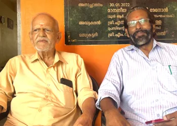 അമ്പാടി സേവാകേന്ദ്രത്തില്‍ എം. ശിവദാസ ( ഇടത്ത്) നൊപ്പം ലേഖകന്‍