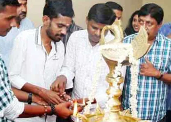 2013ല്‍ ഗോഡ്‌സ് ഓണ്‍ കണ്‍ട്രിയുടെ പൂജ ചടങ്ങില്‍ ശ്രീനിവാസന്‍ (ഫയല്‍)