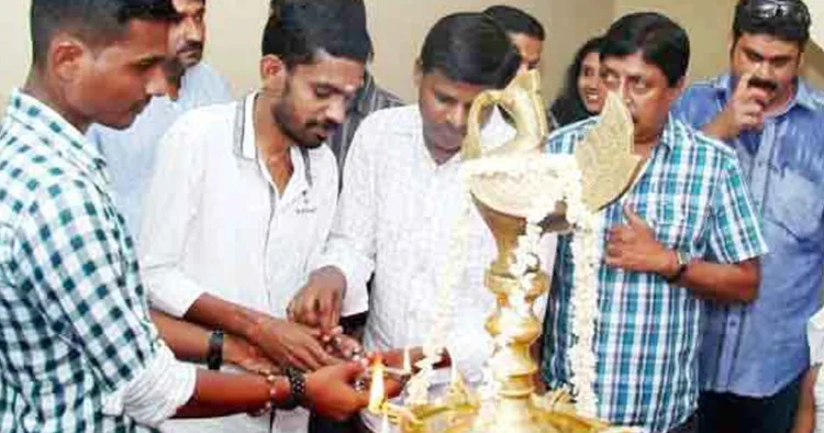 2013ല്‍ ഗോഡ്‌സ് ഓണ്‍ കണ്‍ട്രിയുടെ പൂജ ചടങ്ങില്‍ ശ്രീനിവാസന്‍ (ഫയല്‍)