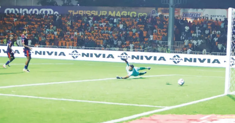 തൃശൂര്‍ കോര്‍പ്പറേഷന്‍ സ്റ്റേഡിയത്തില്‍ നടന്ന കേരള സൂപ്പര്‍ ലീഗ് സെമി ഫൈനല്‍ മത്സരത്തില്‍ തൃശൂര്‍ മാജിക്ക് എഫ്.സി യുടെ മര്‍ക്കസ് ലെറിക് ജോസഫിന്റെ ഗോള്‍