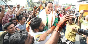 ഇടവക്കോട് നിന്ന് വിജയിച്ച സ്വാതി പ്രവര്‍ത്തകര്‍ക്കൊപ്പം