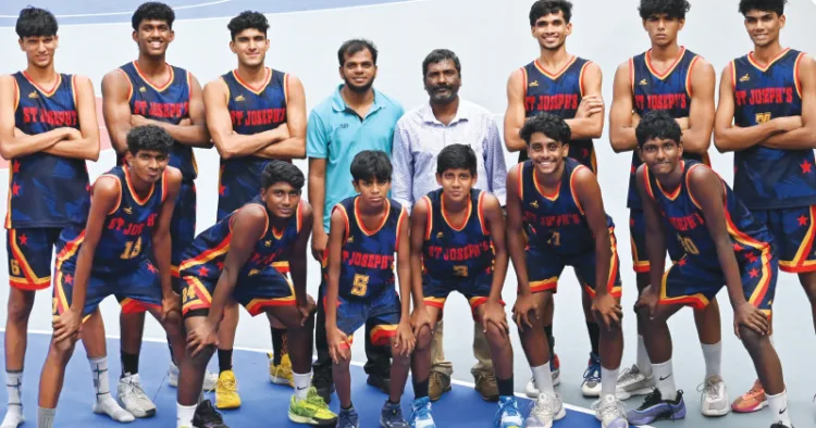 സീനിയര് ബോയ്സ് ജേതാക്കളായ സെന്റ് ജോസഫ്സ് എച്ച്എസ്എസ് തിരുവനന്തപുരം
