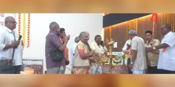 കര്‍ണാടകയിലെ ഹൂബ്‌ളിയില്‍ നടന്ന വരിഷ്ഠ നാഗരിക് പരിസംഘ് ദേശീയ പ്രവര്‍ത്തകസമിതി യോഗം ബിഎംഎസ് കര്‍ണാടക സംസ്ഥാന ജനറല്‍ സെക്രട്ടറി വെങ്കിടാചലം ഉദ്ഘാടനം ചെയ്യുന്നു